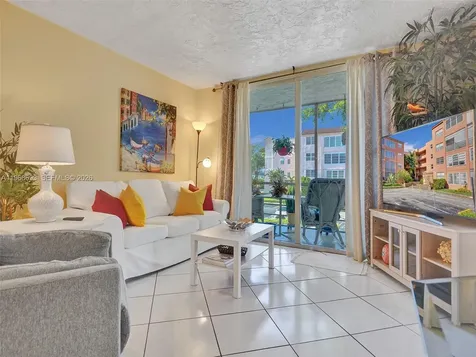 2861 Somerset Drive Lauderdale Lakes FL 33311