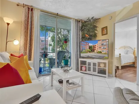 2861 Somerset Drive Lauderdale Lakes FL 33311