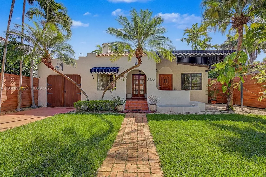3233 Crystal Court Miami FL 33133