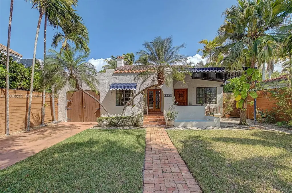 3233 Crystal Court Miami FL 33133