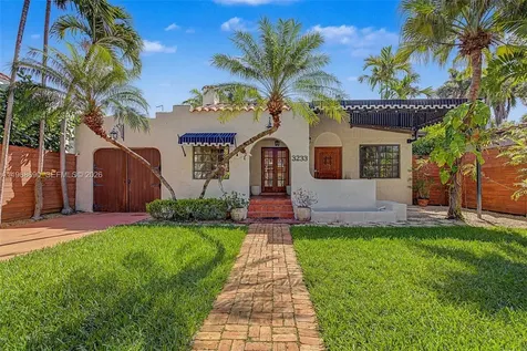 3233 Crystal Court Miami FL 33133