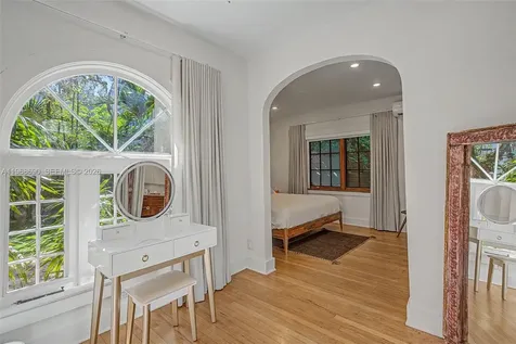 3233 Crystal Court Miami FL 33133