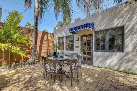 3233 Crystal Court Miami FL 33133