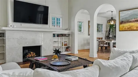3233 Crystal Court Miami FL 33133