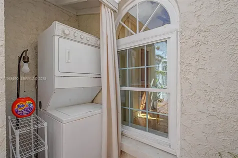 3233 Crystal Court Miami FL 33133