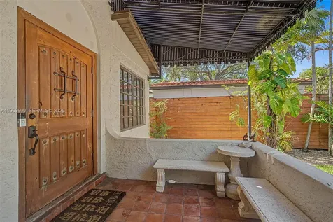 3233 Crystal Court Miami FL 33133