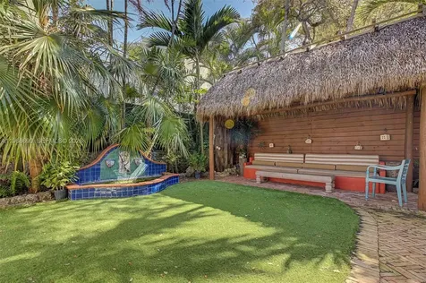 3233 Crystal Court Miami FL 33133