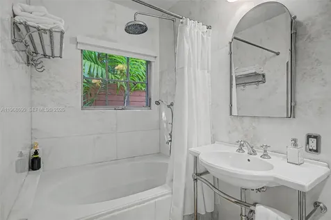 3233 Crystal Court Miami FL 33133