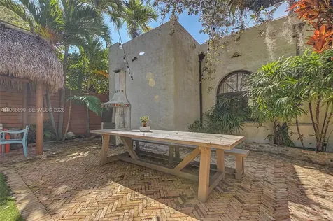 3233 Crystal Court Miami FL 33133