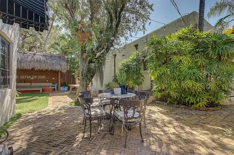 3233 Crystal Court Miami FL 33133