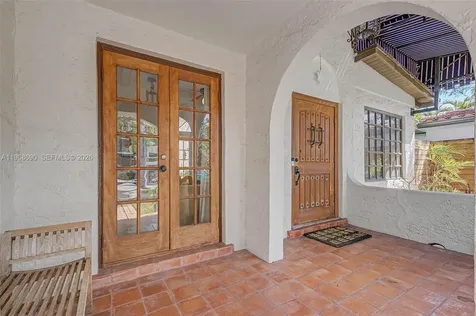 3233 Crystal Court Miami FL 33133
