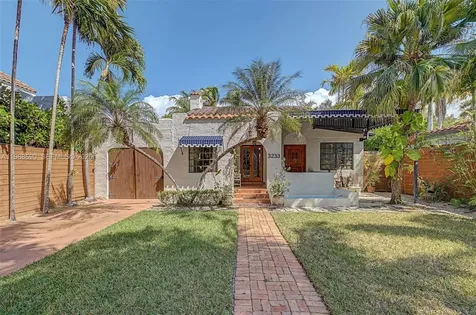 3233 Crystal Court Miami FL 33133