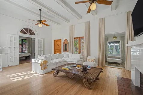 3233 Crystal Court Miami FL 33133