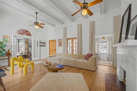 3233 Crystal Court Miami FL 33133