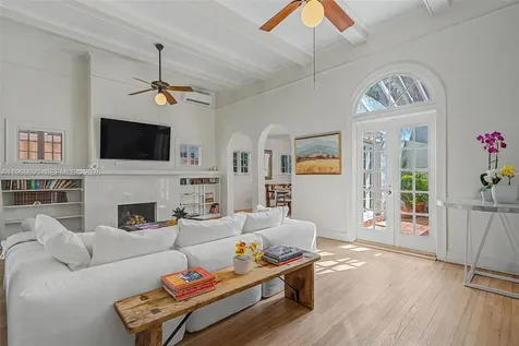 3233 Crystal Court Miami FL 33133