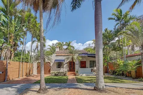 3233 Crystal Court Miami FL 33133