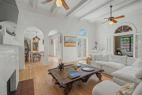 3233 Crystal Court Miami FL 33133