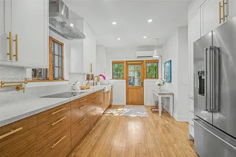 3233 Crystal Court Miami FL 33133