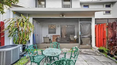 10413 NW 6th Street Pembroke Pines FL 33026