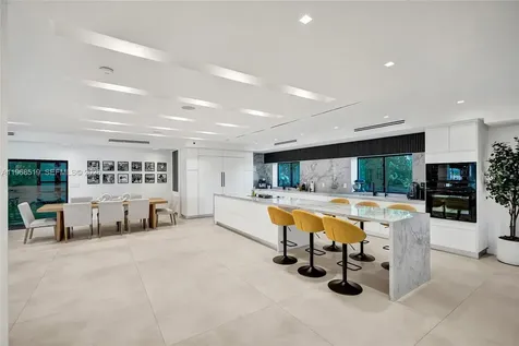 1977 S Oak Haven Circle Miami FL 33179