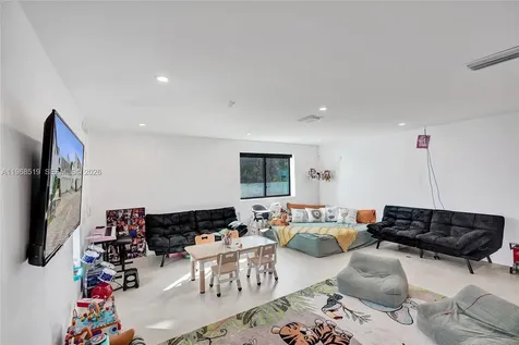 1977 S Oak Haven Circle Miami FL 33179