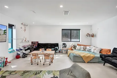 1977 S Oak Haven Circle Miami FL 33179
