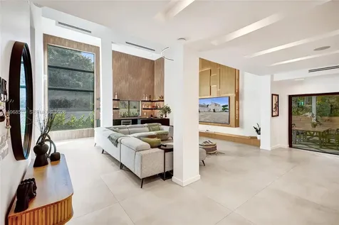 1977 S Oak Haven Circle Miami FL 33179