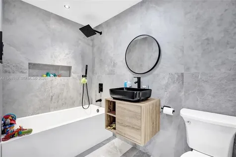 1977 S Oak Haven Circle Miami FL 33179