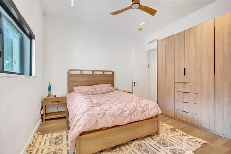 1977 S Oak Haven Circle Miami FL 33179