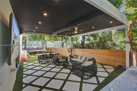 1977 S Oak Haven Circle Miami FL 33179