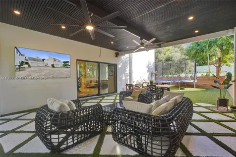 1977 S Oak Haven Circle Miami FL 33179