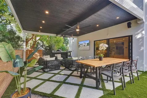 1977 S Oak Haven Circle Miami FL 33179