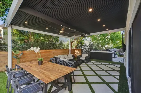 1977 S Oak Haven Circle Miami FL 33179