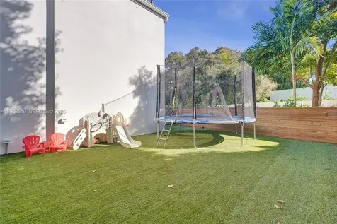1977 S Oak Haven Circle Miami FL 33179
