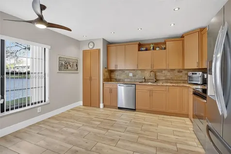 9080 Vineyard Lake Drive Plantation FL 33324