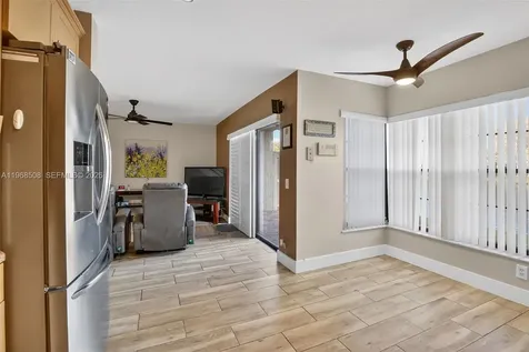 9080 Vineyard Lake Drive Plantation FL 33324