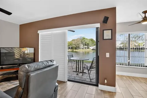9080 Vineyard Lake Drive Plantation FL 33324