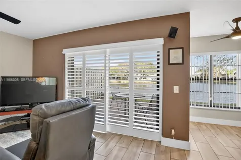 9080 Vineyard Lake Drive Plantation FL 33324