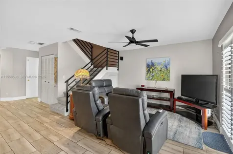 9080 Vineyard Lake Drive Plantation FL 33324