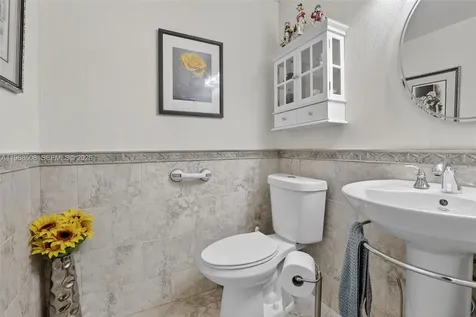 9080 Vineyard Lake Drive Plantation FL 33324