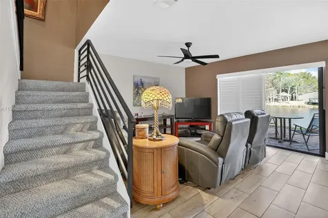 9080 Vineyard Lake Drive Plantation FL 33324