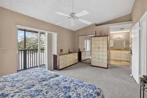 9080 Vineyard Lake Drive Plantation FL 33324
