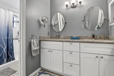 9080 Vineyard Lake Drive Plantation FL 33324