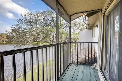 9080 Vineyard Lake Drive Plantation FL 33324