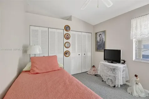 9080 Vineyard Lake Drive Plantation FL 33324