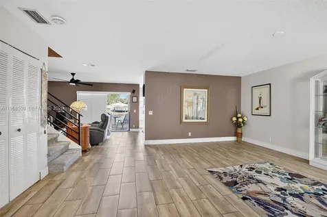 9080 Vineyard Lake Drive Plantation FL 33324