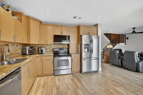 9080 Vineyard Lake Drive Plantation FL 33324