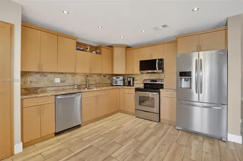 9080 Vineyard Lake Drive Plantation FL 33324