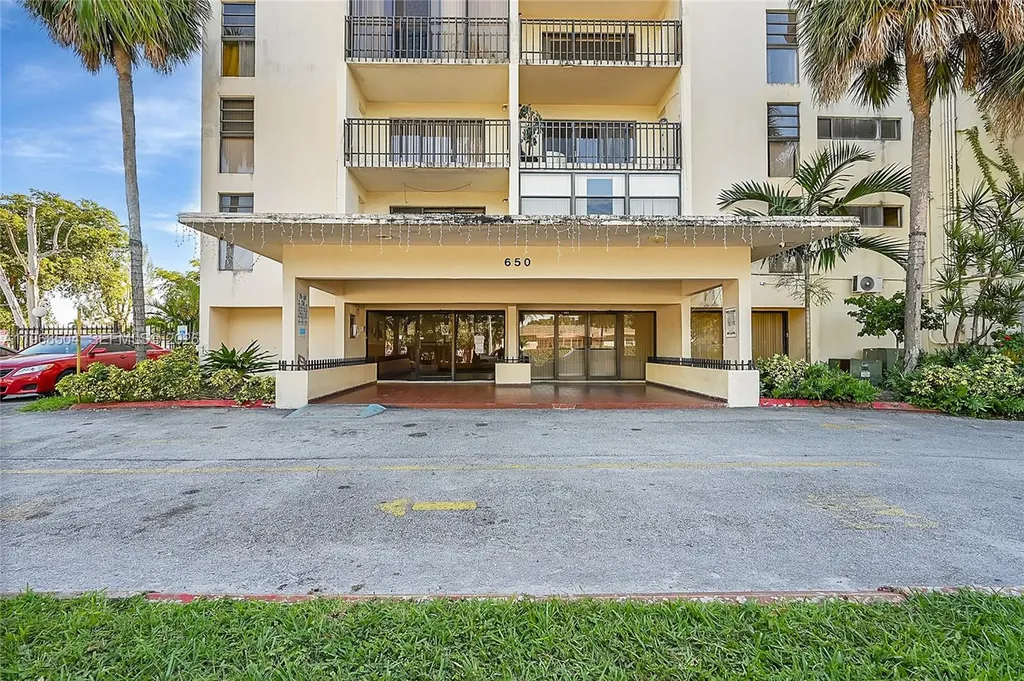 650 NE 149th Street Miami FL 33161