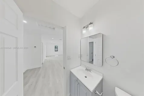 4237 SW 7th Street Miami FL 33134